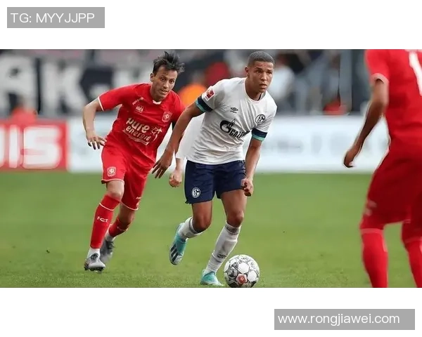 埃因霍温与海尔蒙德的激烈对决揭示了荷甲联赛的竞争魅力与战术较量