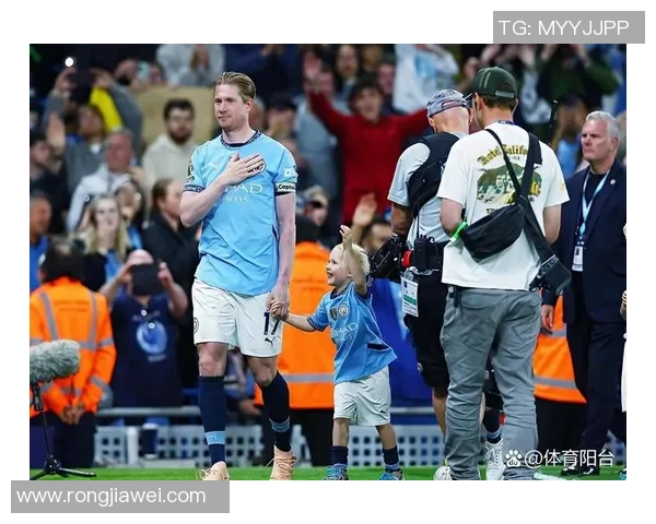 曼城主场迎战狼队激情四溢球迷欢呼声此起彼伏 曼城主场迎战狼队激情四溢球迷欢呼声此起彼伏