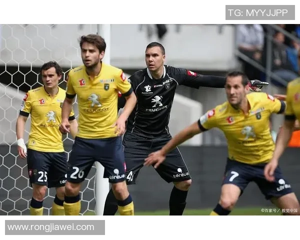 索肖与巴黎圣日耳曼历史交锋记录分析与战绩回顾